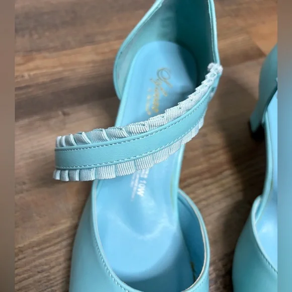 Softwear By Beacon Vintage Kitten Heel Closed Toe Shoes 10W Blue Flirty Elegant - Picture 3 of 9